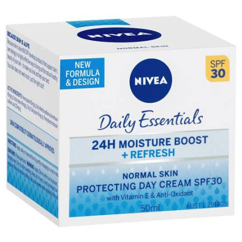 Daily Essentials Light Moisturising Day Cream SPF 30